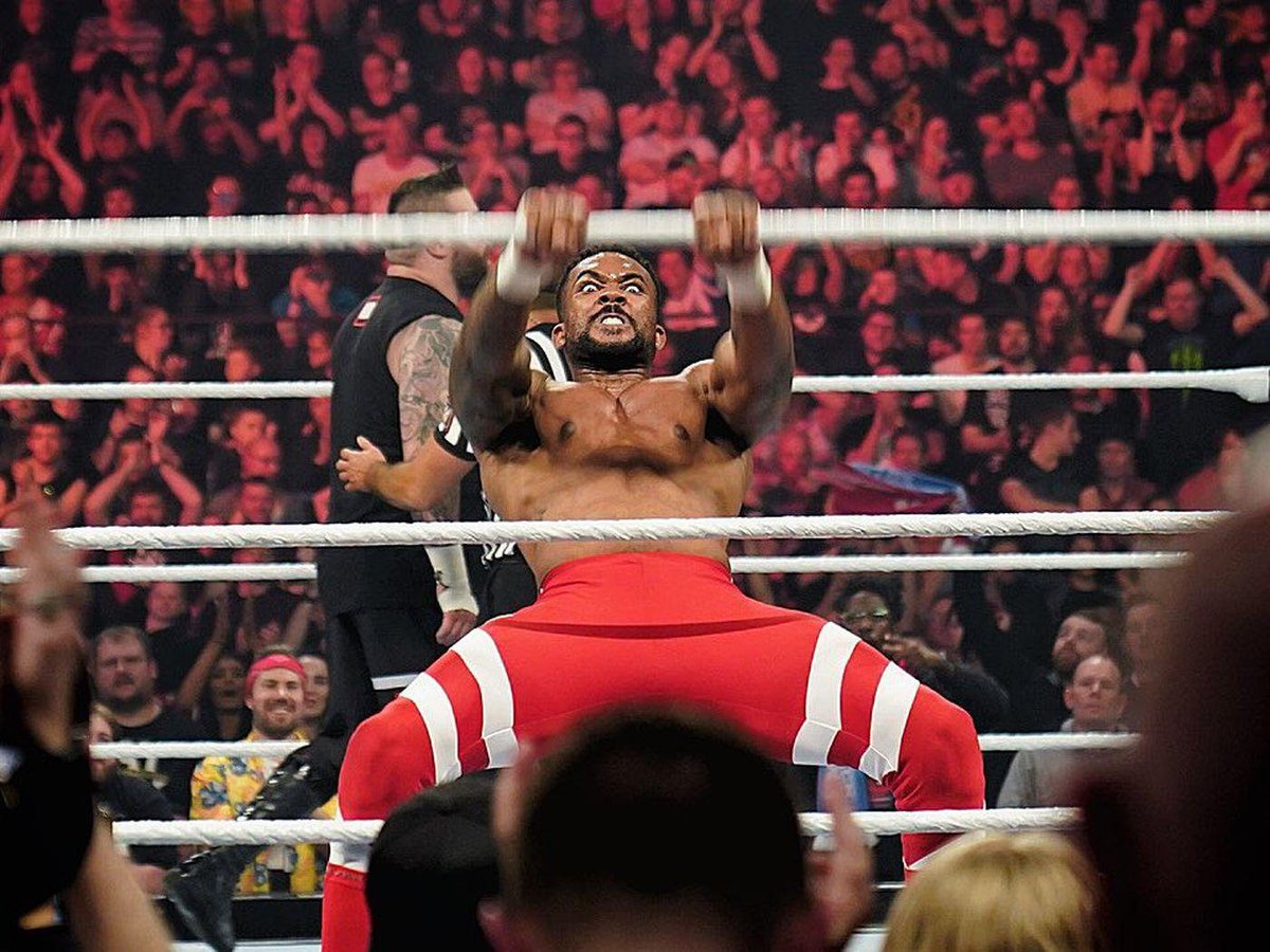 DFW_Wrestling's tweet photo. @AdamCarl2005 @TrueMarcusCreed CREED HYPES UP THE CROWD BEFORE GOING TO THE OUTSIDE OF THE APRON..AND A HUGE FLYING CROSSBODY TO CARL! https://t.co/nFgQQaDD9d