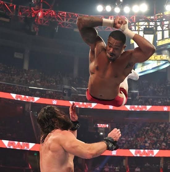 DFW_Wrestling's tweet photo. @AdamCarl2005 @TrueMarcusCreed CREED HYPES UP THE CROWD BEFORE GOING TO THE OUTSIDE OF THE APRON..AND A HUGE FLYING CROSSBODY TO CARL! https://t.co/nFgQQaDD9d