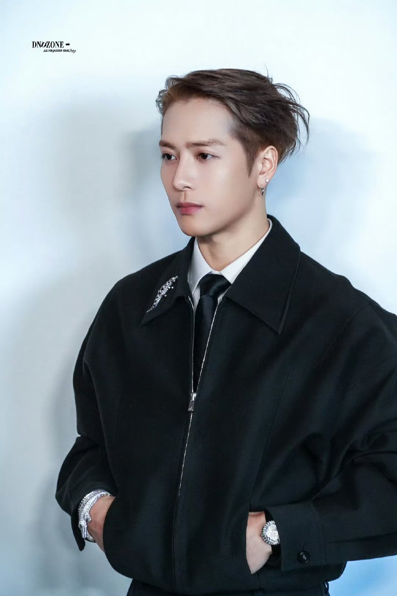 wangletloose's tweet photo. he is my unreal vampire daddy https://t.co/47yRuJATeR