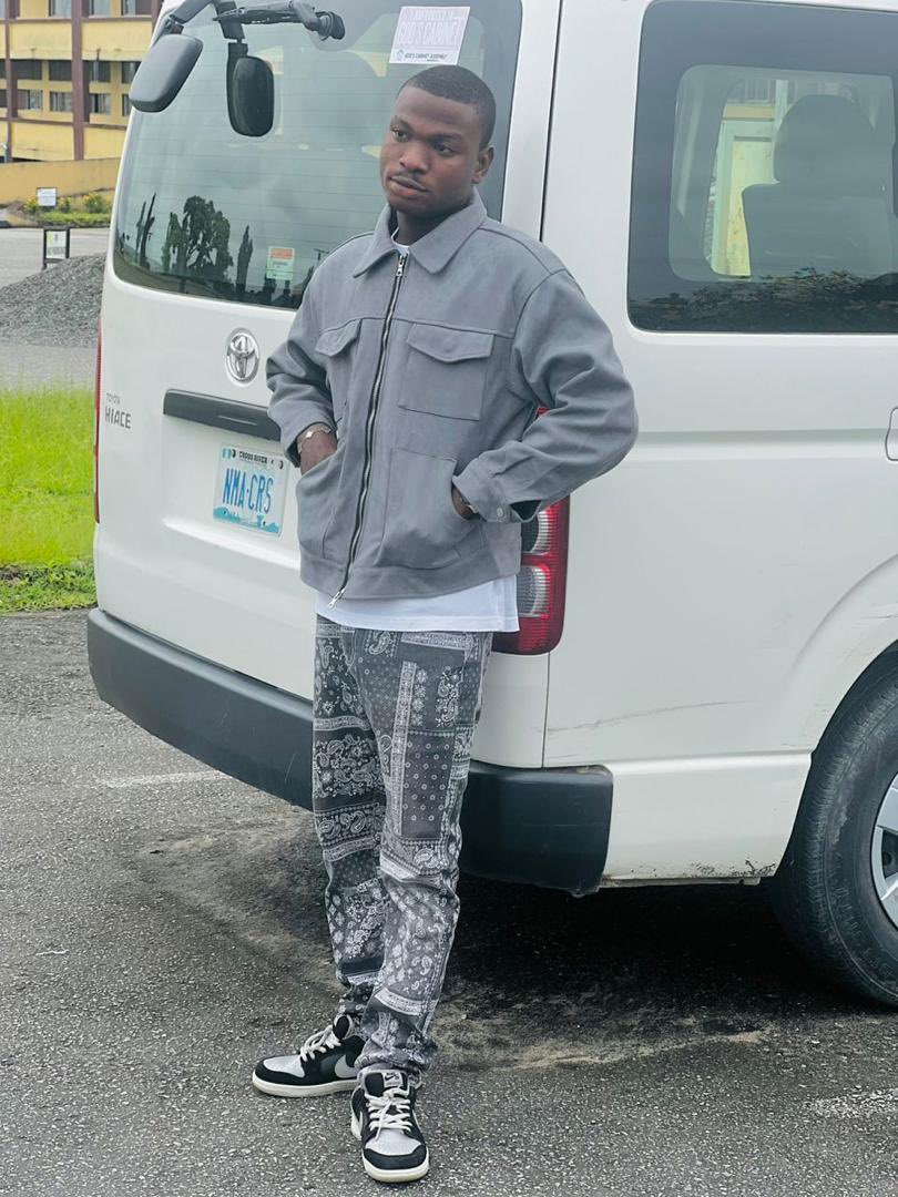 ChaptersDrip's tweet photo. @grok I want you to swap my outfit https://t.co/geIqDOWtWJ