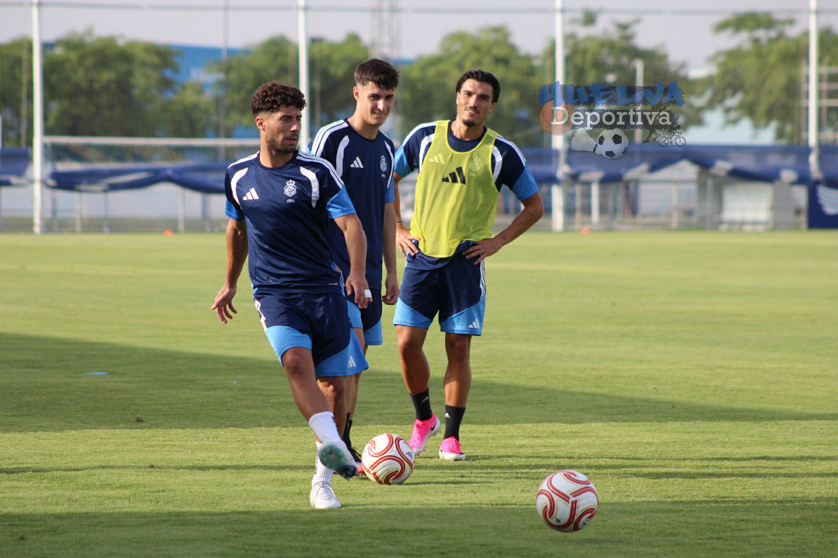 deportivahuelva's tweet photo. ⚽️ Pepe Mena causa baja en el @recreoficial y pone rumbo al @atcosanluqueno 
 https://t.co/bG1yBLbdmW https://t.co/XJFdWQdDgU