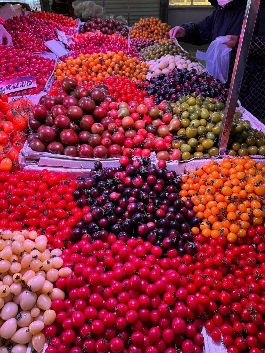 jesussarabia20's tweet photo. [Fresh local cherry tomatoes, crisp spinach u0026 ripe avocados are in stock at our neighborhood market today! Grab these must-haves for your healthy weekly meals ]， https://t.co/LZIVqCES05