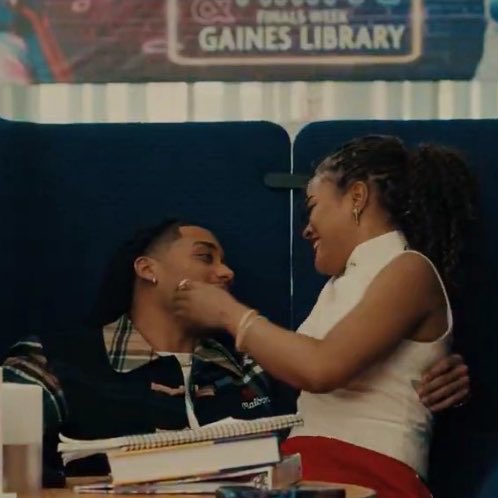 jhenesfavorite_'s tweet photo. anyways. #SAYYESTOBLACKLOVE https://t.co/XpueZs2FUv