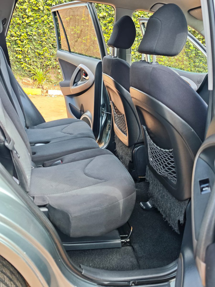 olwenydon_1's tweet photo. TOYOTA RAV4 
2007 MODEL 
2400CC
AUTOMATIC TRANSMISSION 
SUPER CLEAN 🫧🫧 
ASKING 1.18M https://t.co/y4bu89vd7k