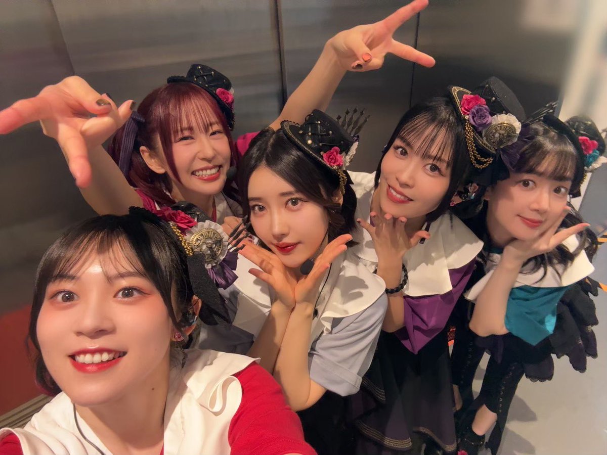 sakuragawa_megu's tweet photo. ライブのダイジェスト映像が公開されました🎥✨もうすでに懐かしいです。

そして、いよいよライブまであと8日🔥🌹

ぜひ沢山映像を観て、あの日の熱を思い出しながら一緒にモチベーションを高めていってくださいね！！

#バンドリ #Roselia https://t.co/IeoHq1w3l0