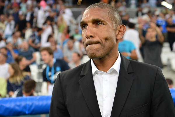 FCMarseille's tweet photo. Live en plateau avec le retour de @charles_debono et avec comme invité l'ancien coach de l'OM Franck Passi ! https://t.co/KdfBBcscac