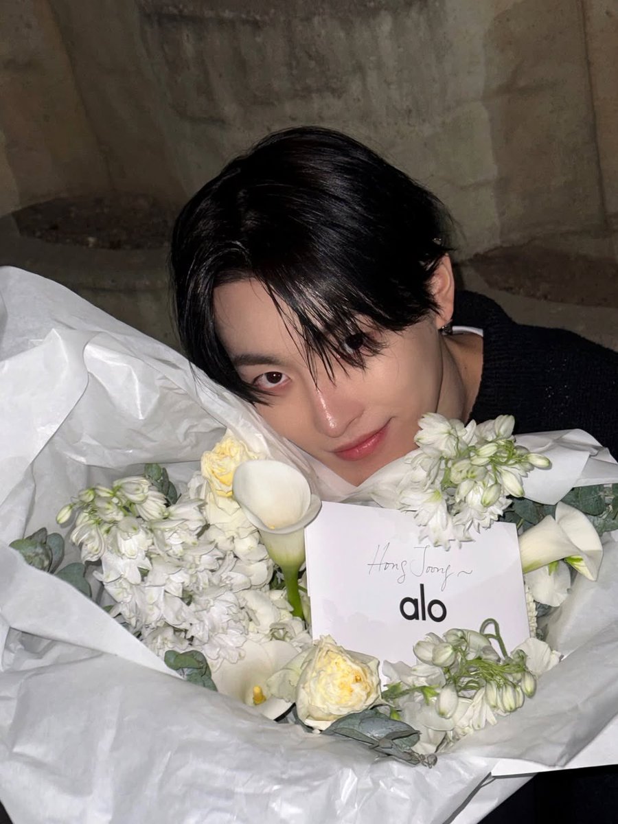 kkami1126's tweet photo. 여자 올려다보면서 웃는남자 진짜  섹시함ㅋㅋ눈이핑핑돌지걍 뭔지알고찍엇으면 나오늘부터 ㄱㅎㅈ 캐해다시함 https://t.co/K6sQ4dtu41