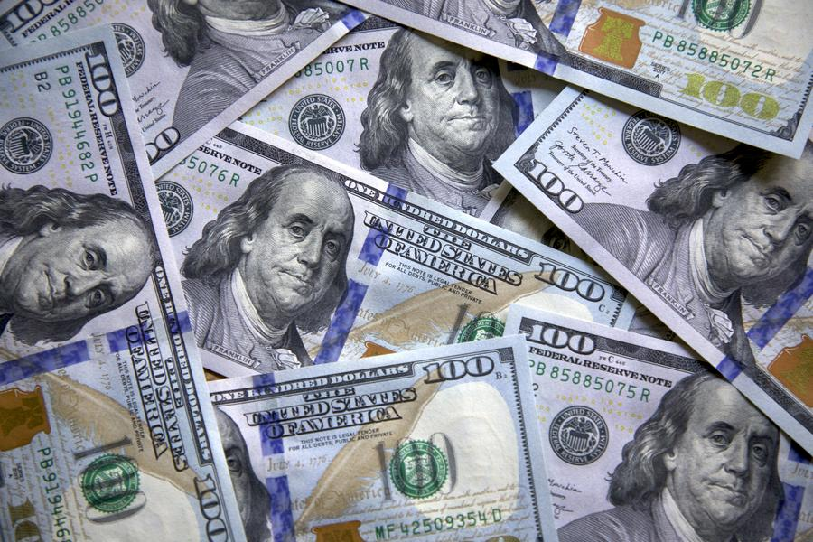 ReporteYa's tweet photo. #21Ago #Venezuela #EEUU #Economía 
El economista estadounidense Steve Hanke redactó un proyecto de ley de dolarización para Venezuela que contempla eliminar el uso del bolívar, adoptar el dólar estadounidense y suprimir la figura del Banco Central para evitar la emisión inorgánica de dinero, tras señalar en entrevista con Fortune que la estabilidad de precios es la condición fundamental para la recuperación económica del país.

#PeriodismoQueResiste