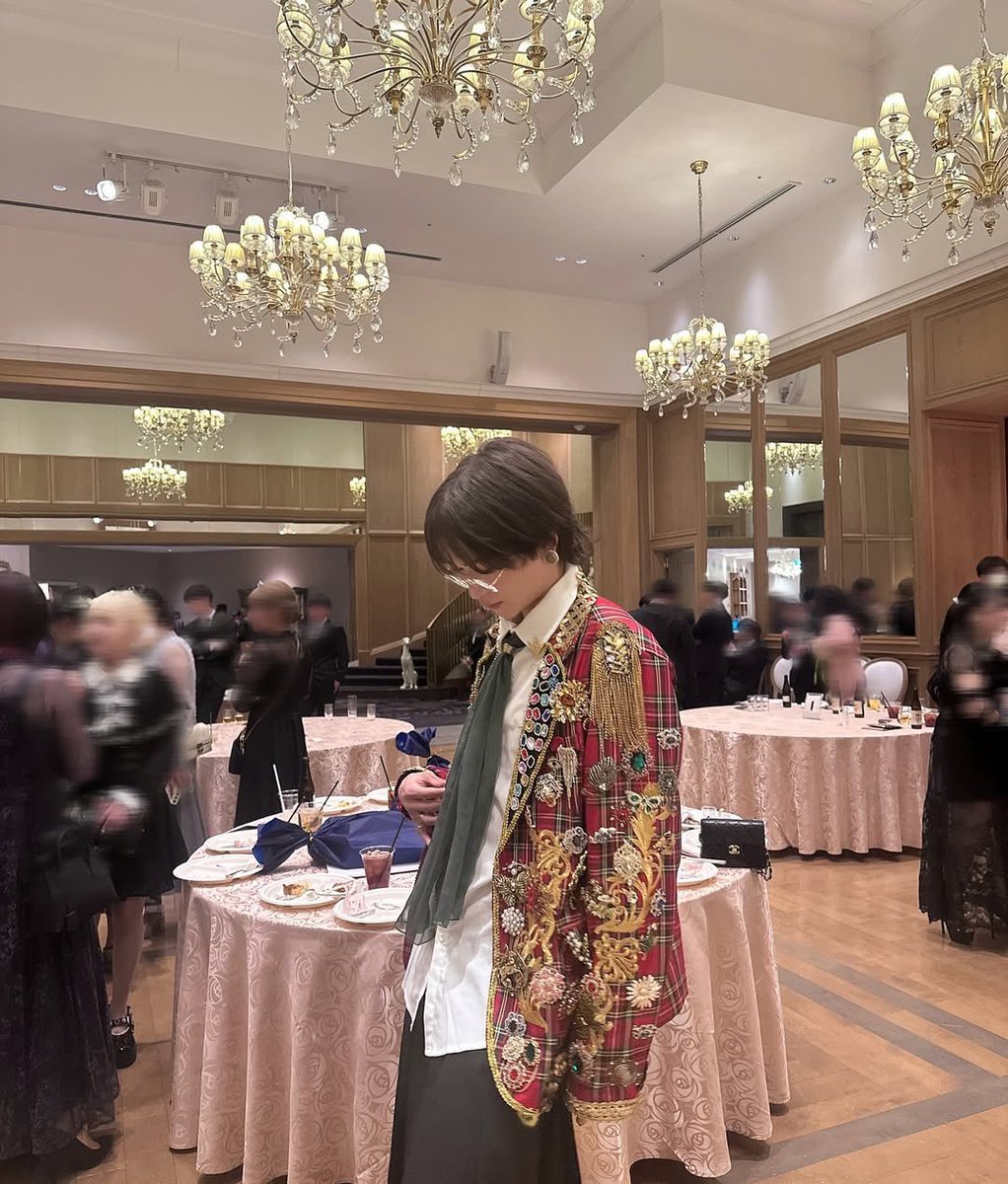 Myidealidol_'s tweet photo. 成人式に自作でこの衣装をつくる辺り、ジャニの中でもキラキラグループのヲタクを通ってると思います(断定) https://t.co/CtlDJ6KQoO