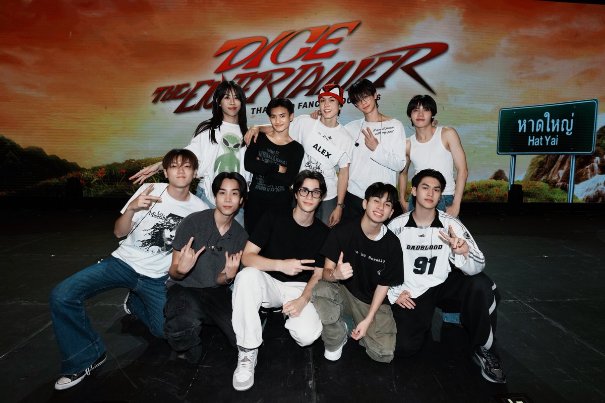 DICE_SONRAY's tweet photo. เช็ก ๆ ไมค์พร้อม! ไดซ์พร้อม! หาดใหญ่พร้อมสนุกไปกับพวกเราหรือยังค้าบบ ٩(^ᗜ^ )و 💥 

((ไม่หลับคับ แค่พักสายตา 👀〰️))

#DICETHAILANDTOUR_TheEntertainer
#DICE_SONRAY 
#SONRAYMUSIC https://t.co/ZTxV4mrjv7