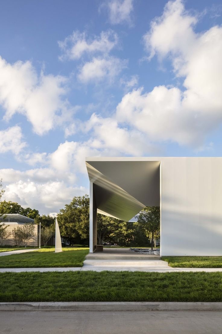 The_SpaceArch's tweet photo. Menil Drawing Institute 
 Houston, Texas 🇺🇸
I love how the sharp, folded roof turns a simple passage into the main architectural moment. Clean, quiet, but impossible to ignore. https://t.co/PWpIpr0Mu4