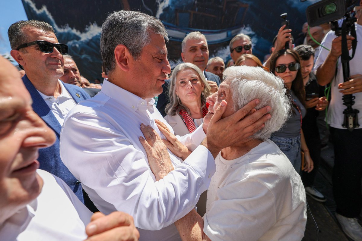 eczozgurozel's tweet photo. Bir şey oluyor…
Trabzon’da bir şey oluyor.
Karadeniz’de bir şey oluyor.
Türkiye’de yeni bir şey oluyor.

YENİ Parti’yi bir partimiz olsun diye değil; milletin sorunlarını çözmek, Türkiye’yi yönetmek ve iktidar olmak için kurduk.

Şimdi bu umudu sokak sokak, meydan meydan büyütüyoruz.
Karadeniz’den başladık.

Hiç durmadan, hiç yorulmadan yürüyoruz!