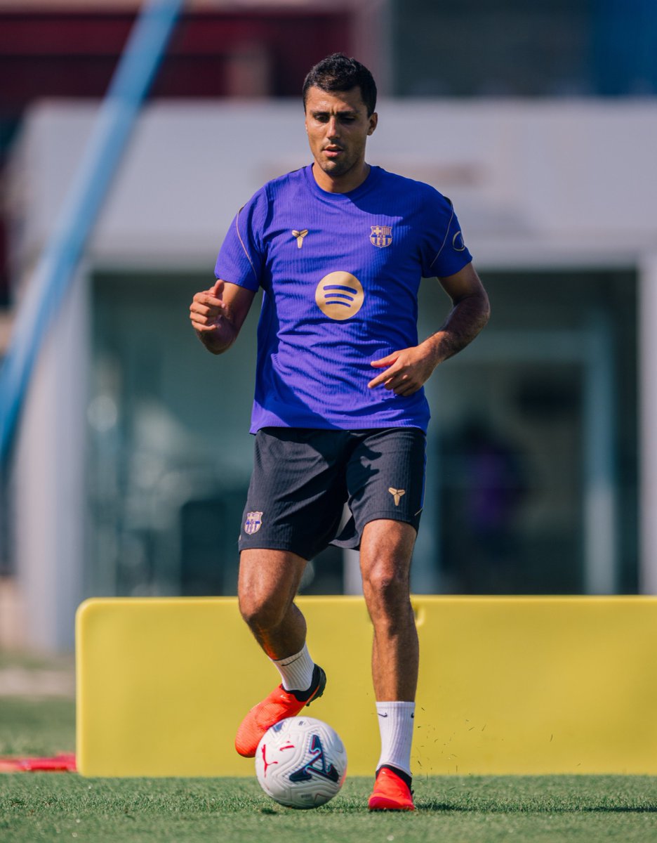 MrEli_x's tweet photo. 🚨🔵🔴 Still a dream to see both players at Barcelona. Finally… 🥹

João Cancelo × Rodri. 🔥 https://t.co/nS9ZM6Wvee
