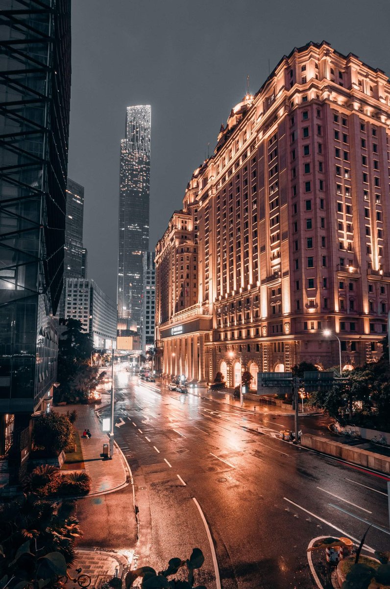 elmio014265's tweet photo. Feeling happy to be in this vibrant city. The night scenery is just *chef's kiss* https://t.co/j7KqrgvDzz