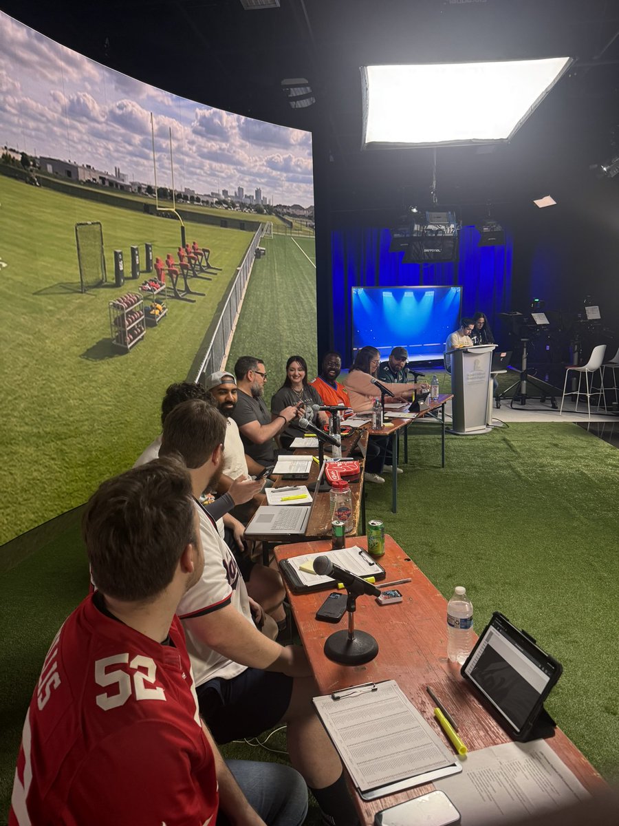 TheHollywoodBud's tweet photo. We’re live with the @StJudePLAYLIVE x @CBSSports fantasy football draft. Pull up!  https://t.co/0iwQJZSogk https://t.co/i9T6huZ1fP