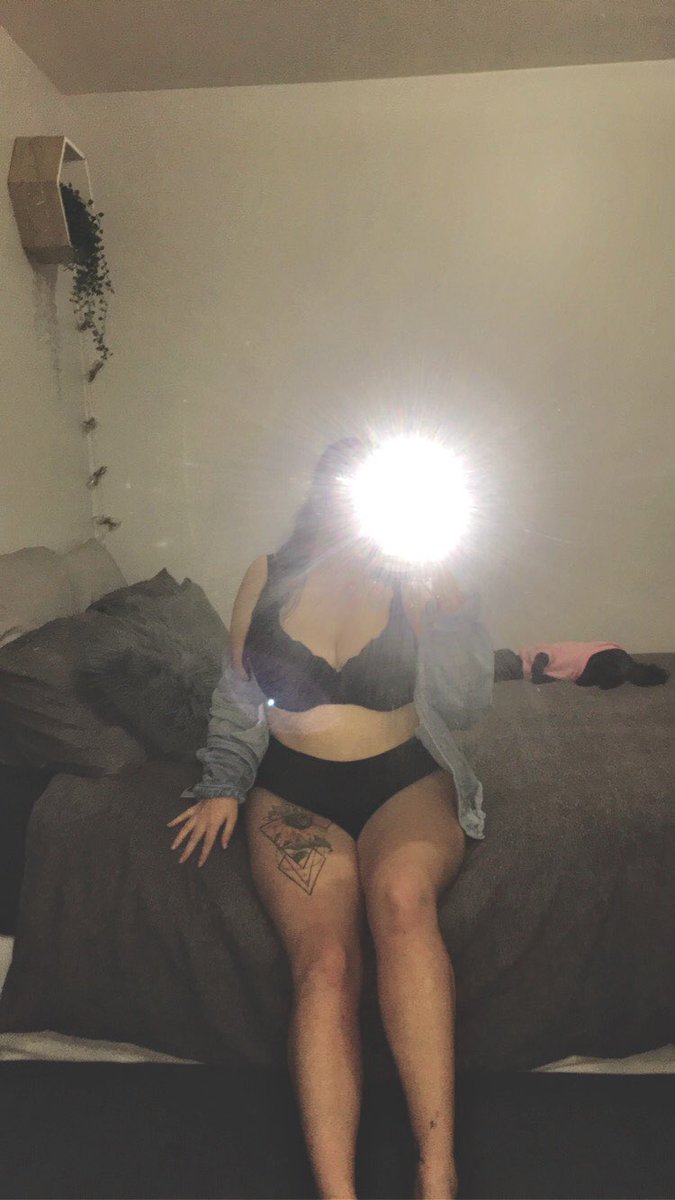 ShayeStyle87271's tweet photo. Sit on the bed or sit on you? https://t.co/iWsDqBxYCS