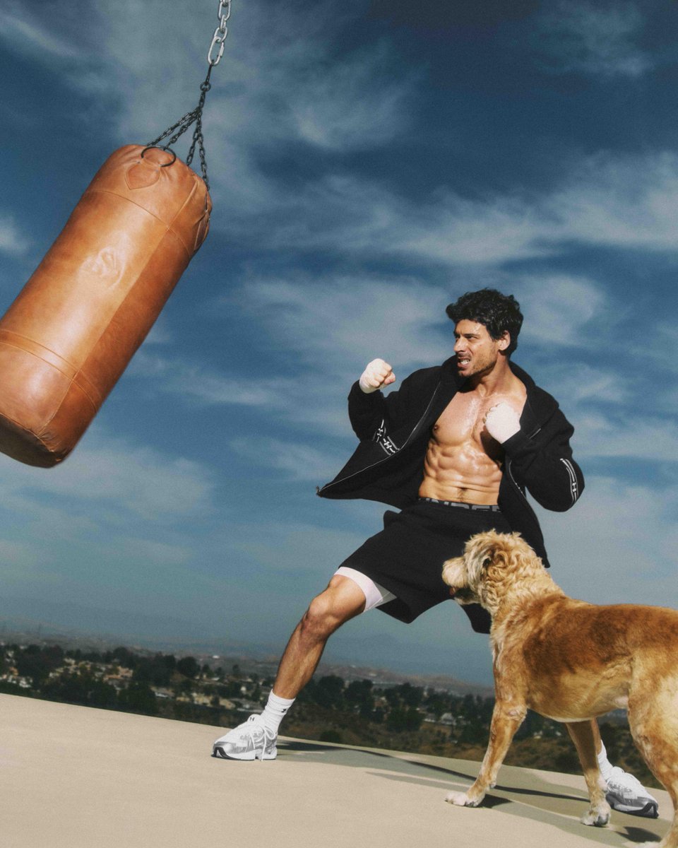 UnderArmour's tweet photo. An icon for a reason. François Arnaud in UA Icon Fleece. https://t.co/mO6TAmId7r