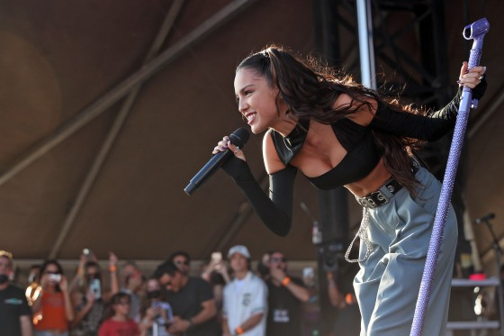 BHReview1's tweet photo. Ticketmaster Reclaims Olivia Rodrigo Tickets From Scalpers for Face-Value Resale
https://t.co/5nAEahq05O https://t.co/OBfcp2CUJo