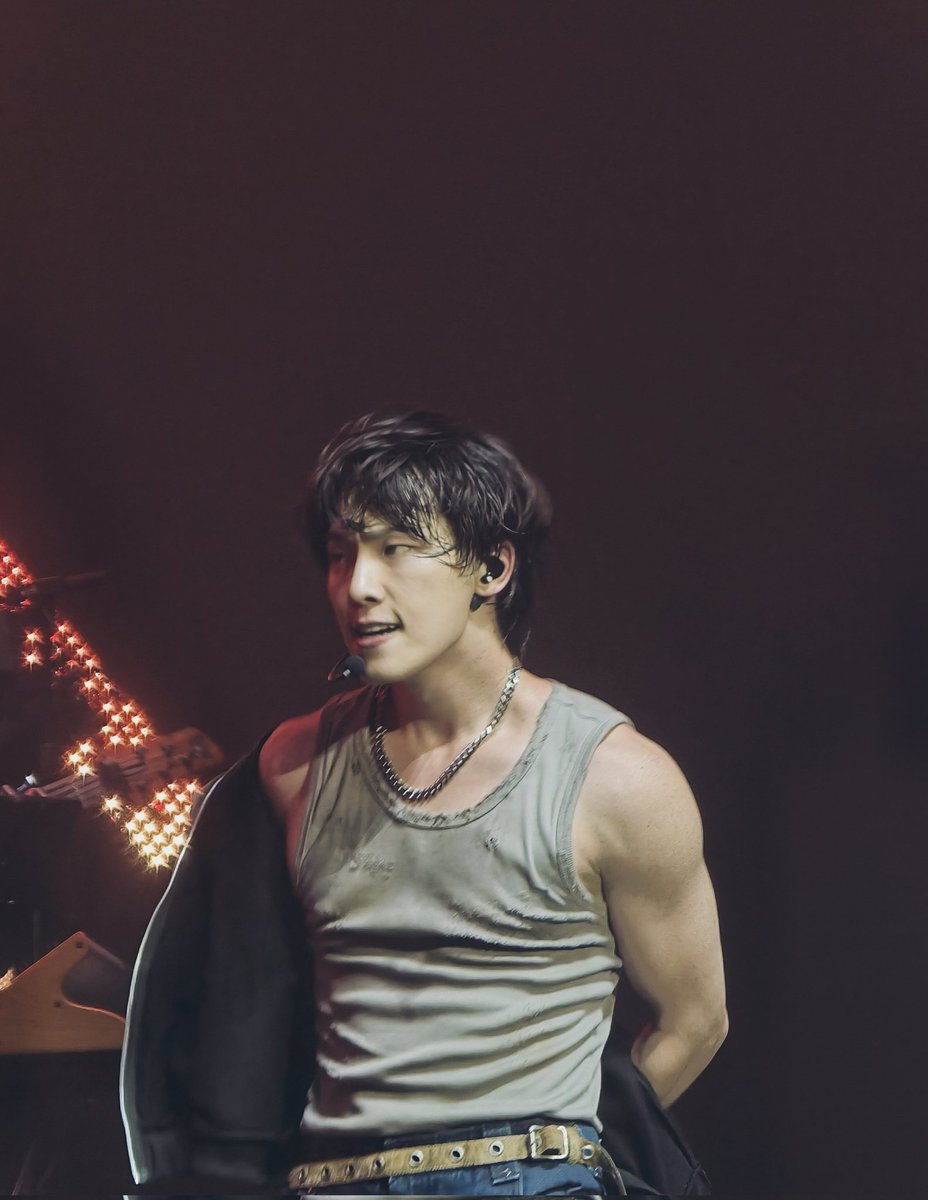 kai_croptop's tweet photo. CHOKE ME???????? https://t.co/cPIySmJhZX