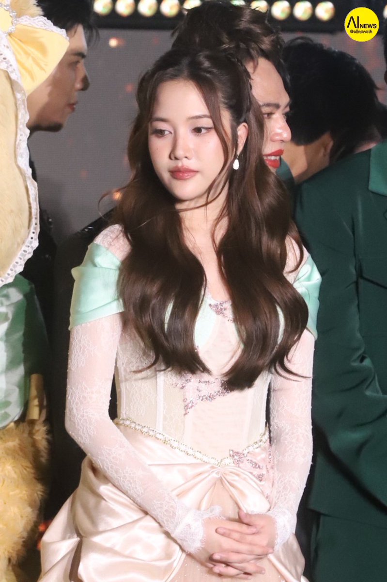 yoongsar's tweet photo. Freen visual is literally straight from k-drama 🤍

FREEN AT THE HAPPITAT OPENING
#แฮปปี้แทท #Happitat #TheMagicalDestinationOfHappiness #TheGrandCelebrationOfHappitat 
#srchafreen #CPAXTRA https://t.co/vgOQmeWjVO