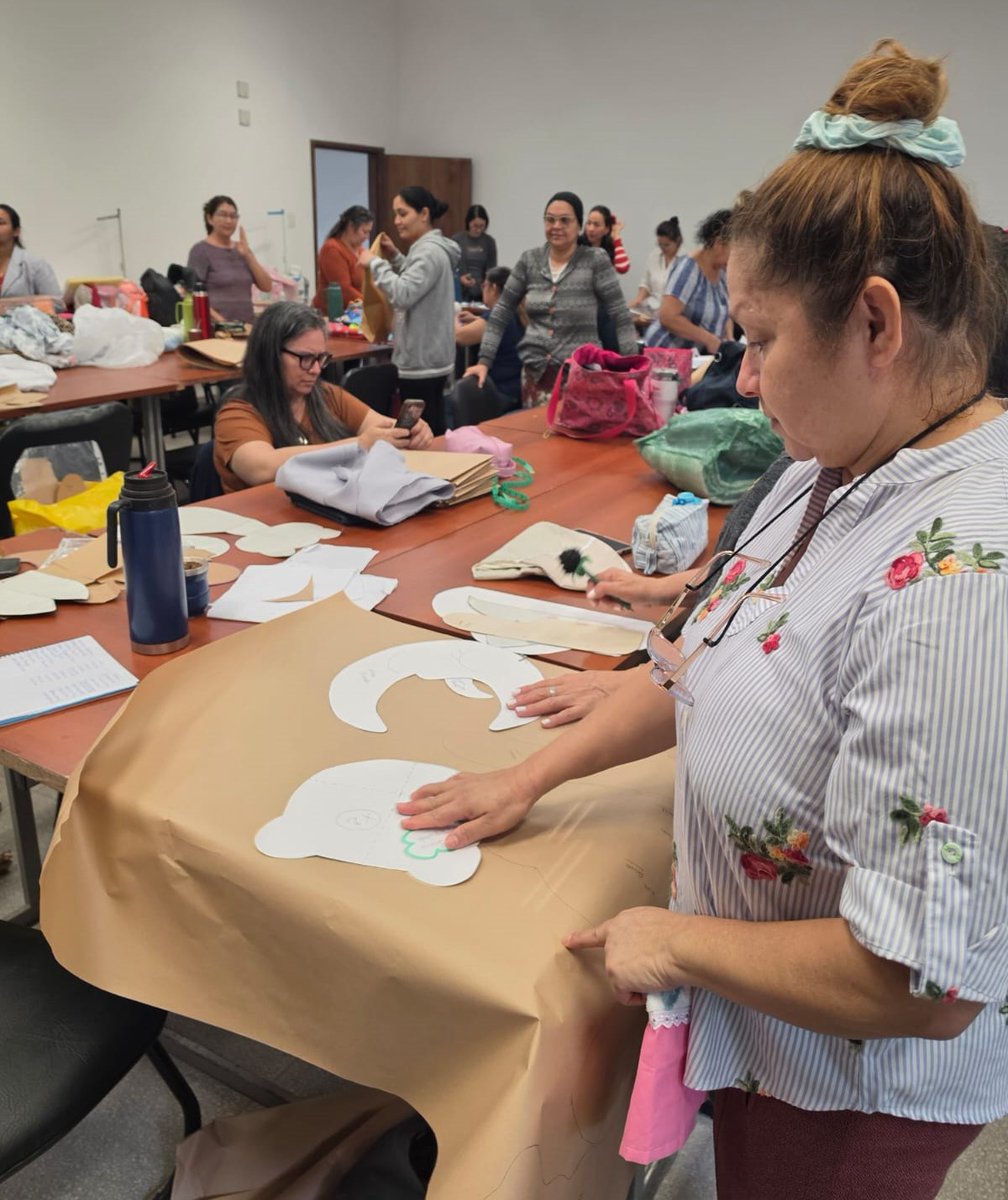 ciudadmujerpy's tweet photo. En el CCM se realizó el acto oficial de apertura del curso de Confección de Ajuar de Bebé. La formación se desarrolla en el MEE, coordinado por el MTESS, y es impartida por la Dirección de Formación y Capacitación de Villa Elisa del SNPP.

Más info: https://t.co/6vCRmfWUMu https://t.co/FRNxY42Qpc