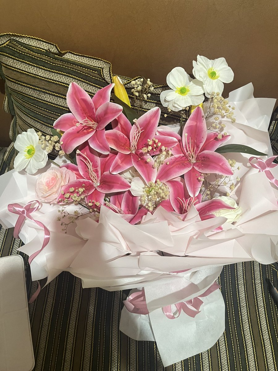 byn3silhz's tweet photo. my first lily🥺🤍 https://t.co/L9h5J9Qnhz