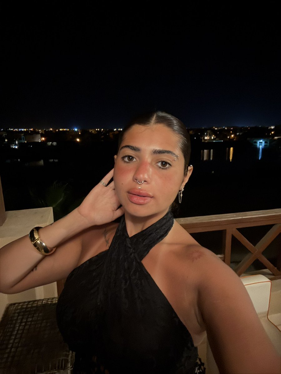 babbyyjee's tweet photo. selfies with a view https://t.co/mItUg30dNR