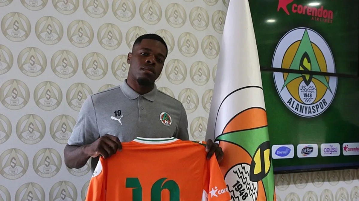 _tribunx's tweet photo. 🚨 Alanyaspor, Ivan Cedric'i kadrosuna kattığını açıkladı.

Alanyaspor, Vanspor FK forması giyen 24 yaşındaki forvet Ivan Cedric ile 4 yıllık sözleşme imzaladı. https://t.co/R1BH0qBLlg