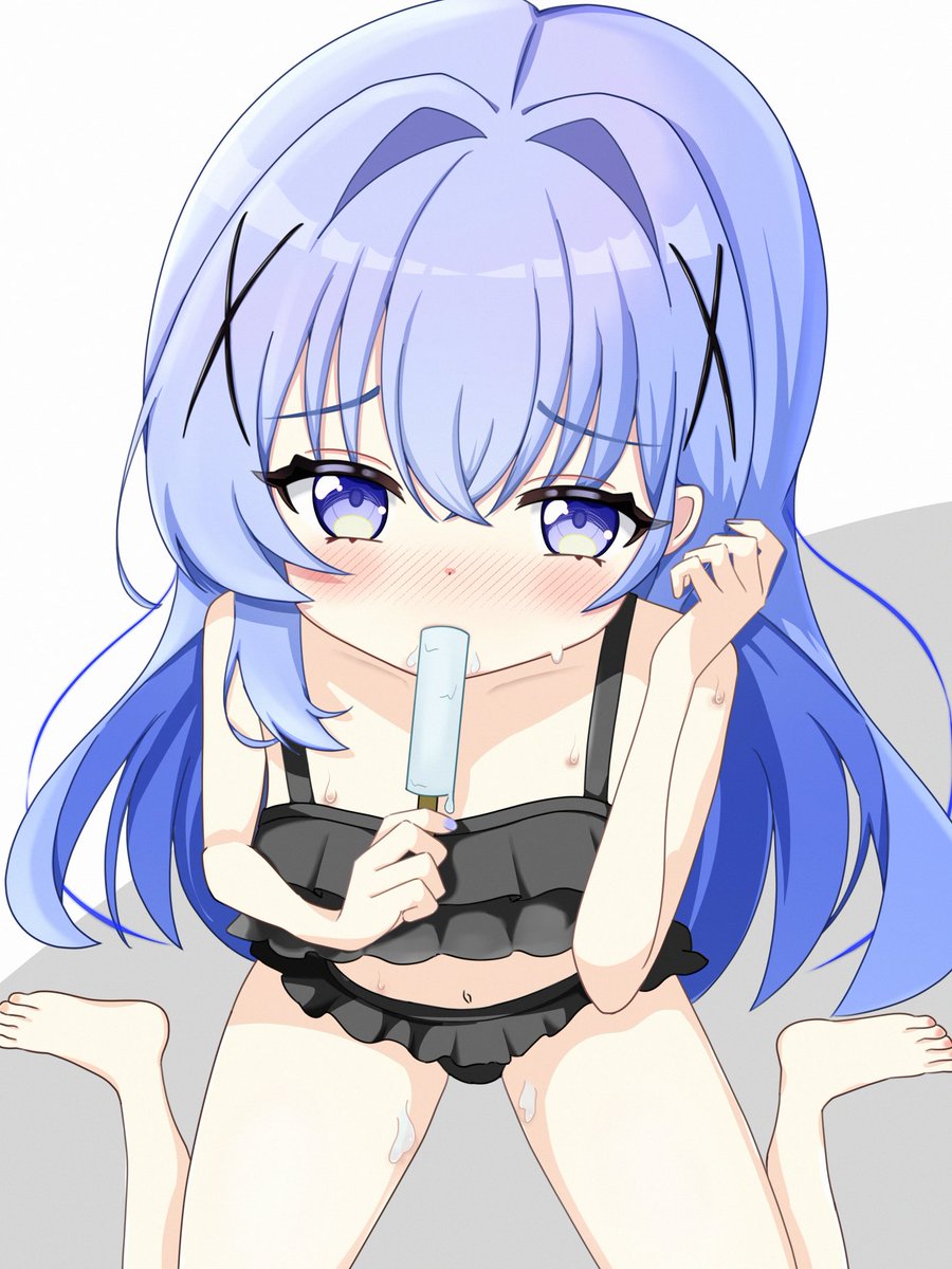 B_memocho's tweet photo. 暑いからアイス食べてるチノちゃん🍨 https://t.co/eZLWDa6lXw