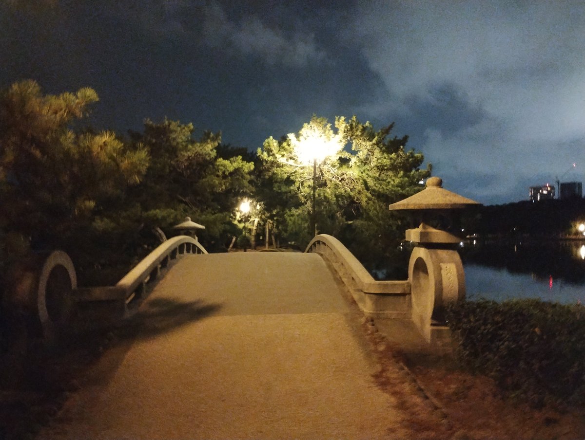 R__Touch tweet picture