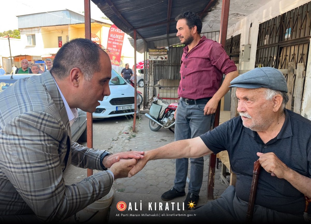 ALKIRATLI's tweet photo. 📍 Tekiralan Yaylası, Ören Mahallesi | Silifke

İlçe Başkanımız Sayın Mehmet Emin Kurt, Kadın Kolları Başkanımız Sayın Emine Can, ilçe yöneticilerimiz ve belediye meclis üyelerimizle birlikte, Ören Mahalle Muhtarımız Sayın Mehmet Çopur’un ev sahipliğinde;

☑️ Şahmurlu Mahalle Muhtarımız Sayın Yücel Kulu,
☑️ Canbazlı Mahalle Muhtarımız Sayın Mehmet Uslu,
☑️ Yeğenli Mahalle Muhtarımız Sayın Musa Taş,
☑️ Seydili Mahalle Muhtarımız Sayın Olcay Ercan,
☑️ Kızılgeçit Mahalle Muhtarımız Sayın Halil Dinç

ve kıymetli hemşehrilerimizle bir araya geldik.

“Gitmediğin yer senin değildir.” anlayışıyla çarşıda, pazarda, sokakta, mahallede ve köyde aziz milletimize ulaşıyor; kucaklaşıyor, dertleşiyor, talep ve önerilerini yerinde dinliyoruz.

Cumhurbaşkanımız Sayın Recep Tayyip Erdoğan’ın liderliğinde AK Parti’mizin eser ve hizmet siyasetini anlatıyor; milletimizden aldığımız güçle durmadan, yorulmadan çalışıyoruz.

Mahallelerimizin ihtiyaçlarını ilgili mercilere taşıyarak çözüm üretmeye, her daim hemşehrilerimizin yanında olmaya devam edeceğiz.

Nazik ev sahipliği için Ören Mahalle Muhtarımız Sayın Mehmet Çopur’a, katılımları ve samimi sohbetleri için tüm muhtarlarımıza ve hemşehrilerimize teşekkür ediyorum.

@abuyukgumus 
@yahyacelik_ 
@Ruken_Kilerci 
#AKParti #Mersin #Silifke