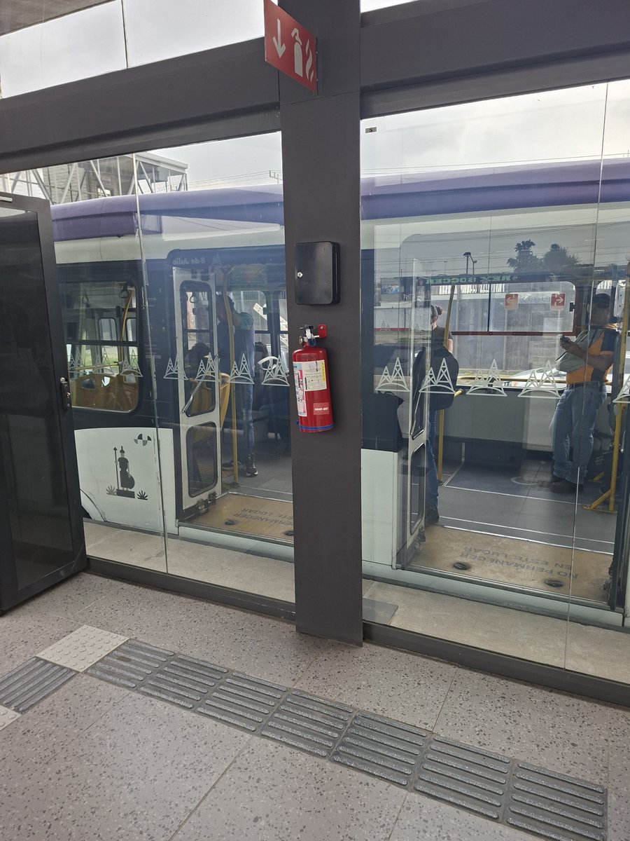 ye_jun_won's tweet photo. Unidad TP047 Ruta T03 MI MACRO PERIFERICO Hora 9:22 Ubicación Estación 8 de Julio Unidad circula con puertas abiertas
@TransporteJal @SITEURJAL https://t.co/W4MTesumYS