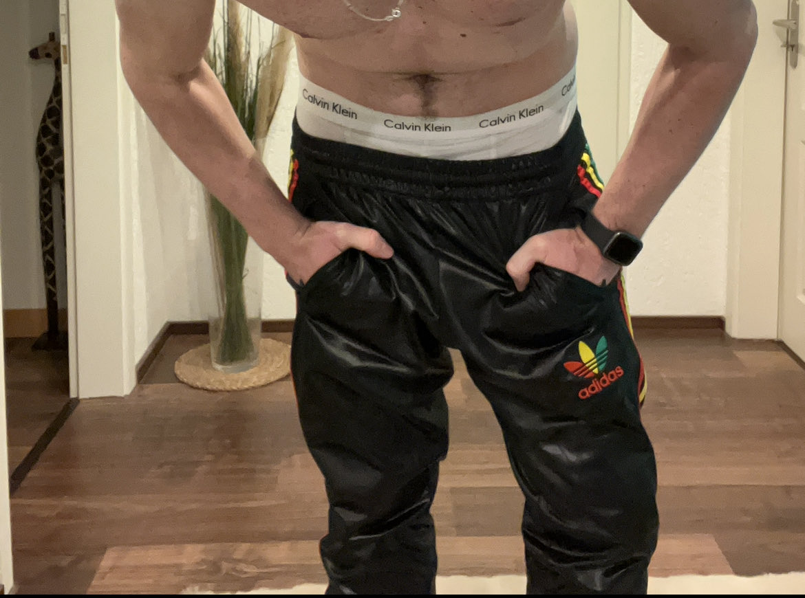 dennis2o25's tweet photo. Sonderwünsche? DM me 😏 https://t.co/d1zEcCStaY
