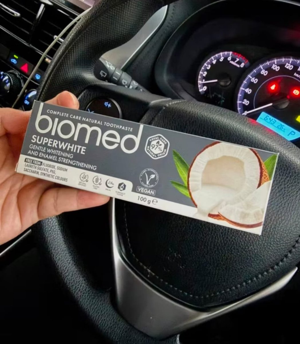 manxxsz's tweet photo. Jujur cakap, akak-akak &amp; abang-abang millennials yang tengah cari jalan nak gigi putih kena serbu Watsons sekarang 😭

​I baru jumpa combo penyelamat ni. Sejak pakai, mulut rasa sekejap je fresh &amp; gigi makin bersih!

​Yang paling i suka sebab mouthwash dia tak pedih langsung 😭 https://t.co/o1beTCMWno