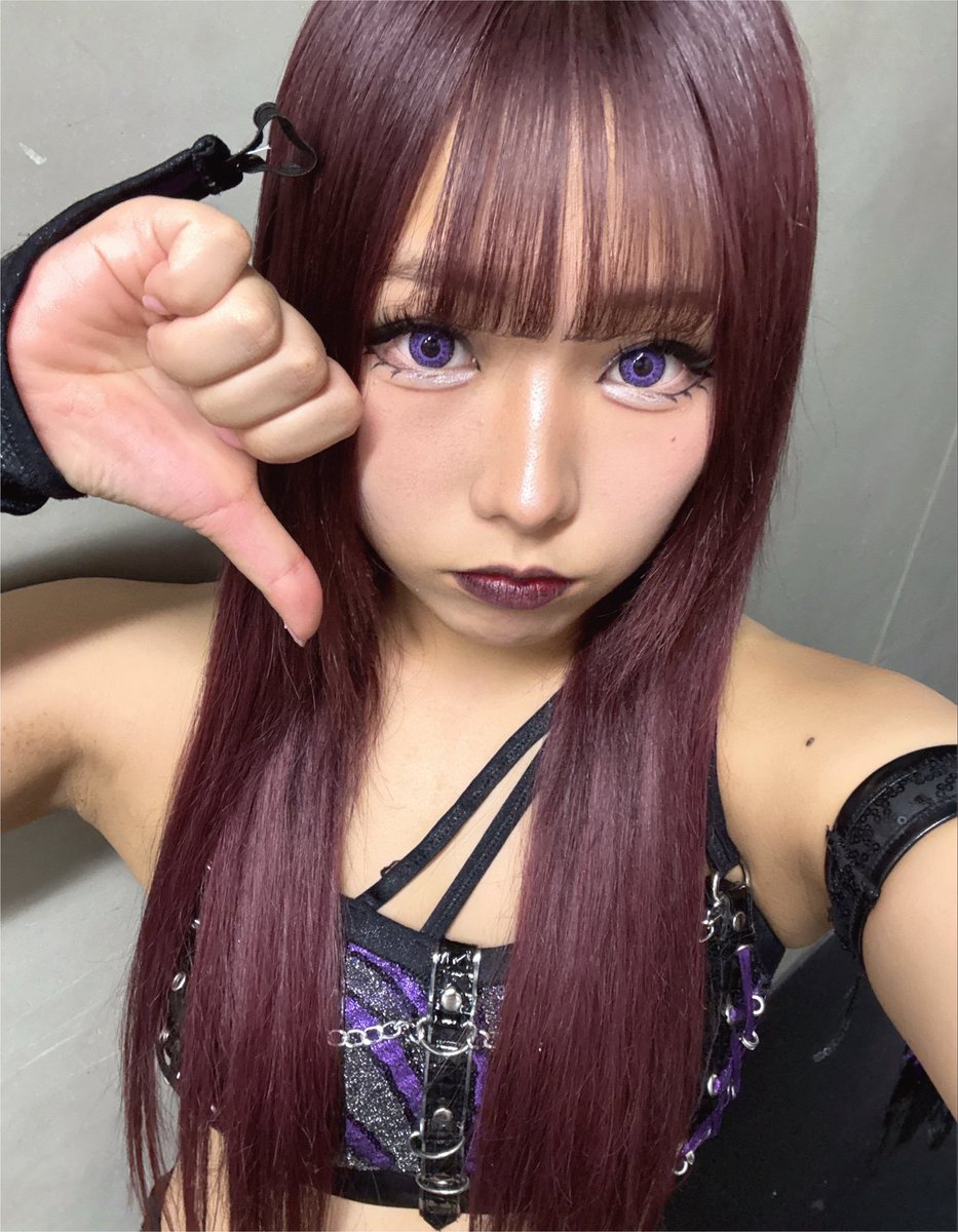 Arbiter0fSorrow's tweet photo. @anti_caws Dude, they both look really good! If I may make a couple of suggestions, try giving Azusa purple eyes or contacts, and instead of black lipstick, try making it a really dark shade of purple. (I "borrowed" these pics from Azusa's page, to give credit where it's due) https://t.co/0hq2Z9uEHk
