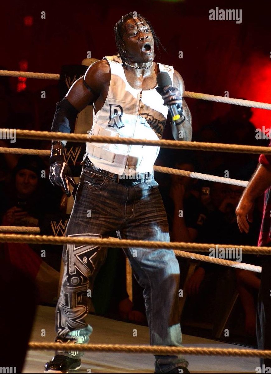 tomgorls's tweet photo. r-truth’s ring style https://t.co/hU9nn6CpiS