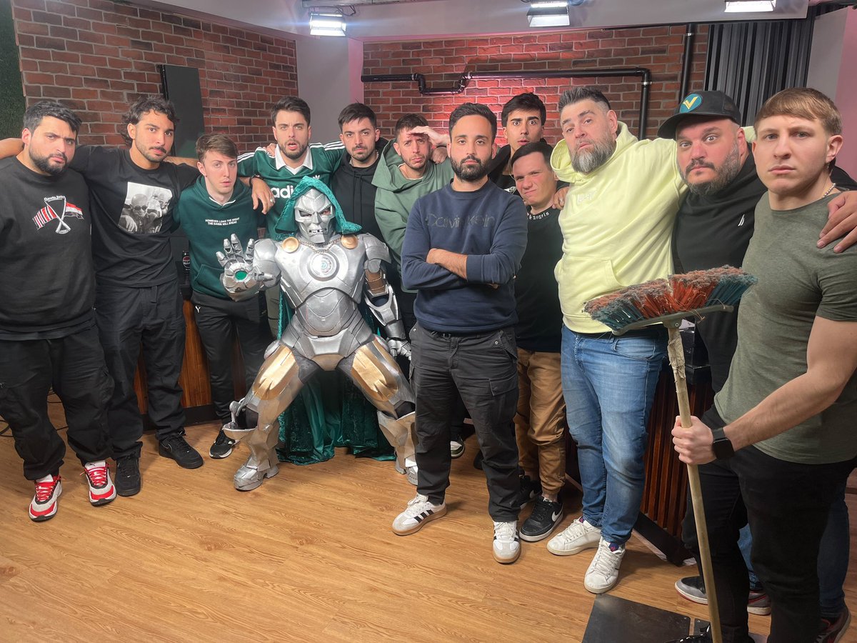 azzenstream's tweet photo. Cuando se descontrola la juntada de los pibes…

#CEF https://t.co/1OHD2F6ghD