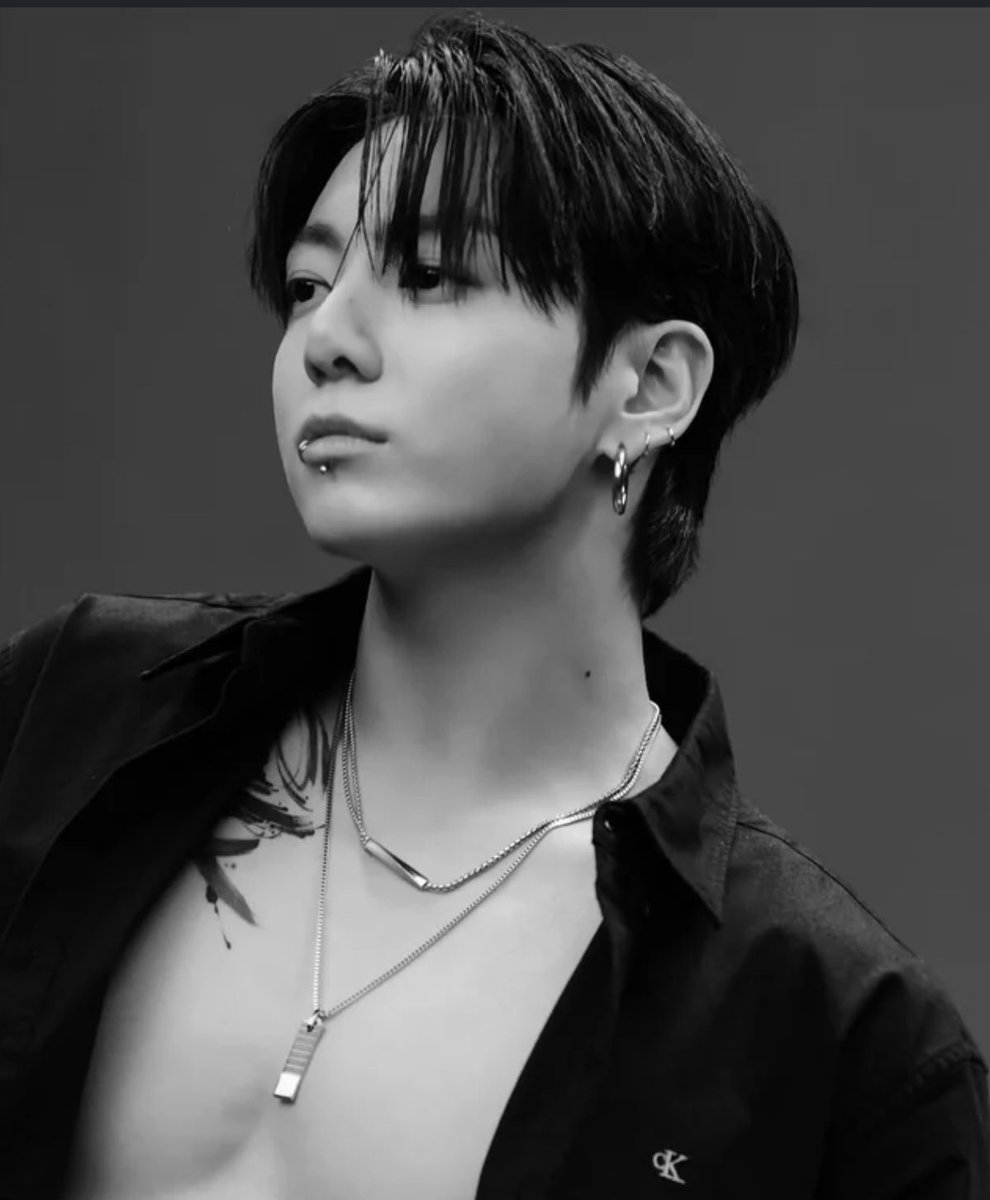 chartradar_'s tweet photo. Jungkook is currently charting six songs on the Circle Chart Global K-pop Chart this week. https://t.co/hzibI7xegR
