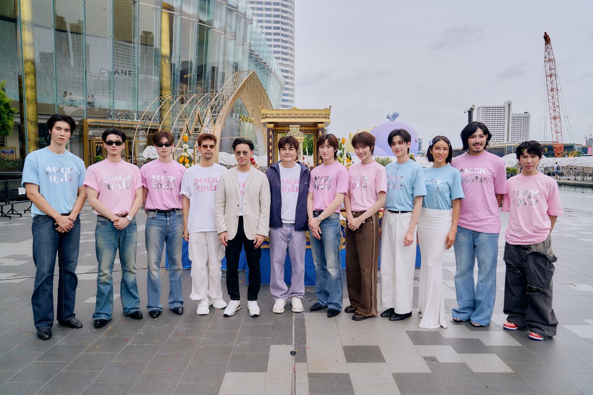 otpcnews's tweet photo. ทีมพ่อมดร่ายคาถา ‘เก่ง - น้ำปิง – โทมัส – ก้อง – เจที – โอม’ สะกดแฟนซีรีส์ได้ตั้งแต่วินาทีแรก! เตรียมส่งความสนุก สุดแฟนตาซี ในซีรีส์ ‘Magic Lover Series พ่อมดลุ้นรัก’

Magic Lover Worship

#บวงสรวงMagicLover
#KengHarit #nampingster
#tthomastc #kongjiro
#jjaypf #ohmkrit 
#nisamanee_nutt #aimdee
#powerpuffgay
#MagicLoverSeries 
#พ่อมดลุ้นรักSeries

อ่านข่าวเพิ่มเติมได้ที่ https://t.co/EkiW4X7ew1