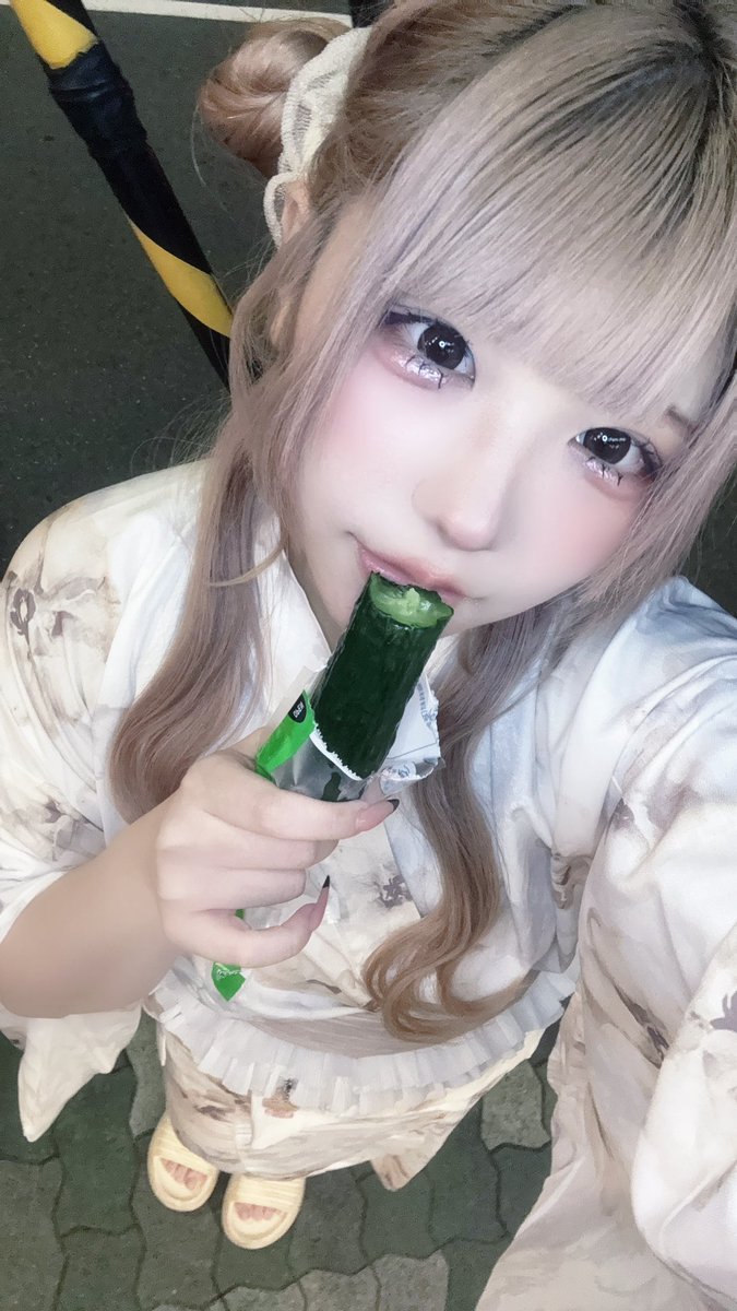 oxqyz's tweet photo. ひとくちだけあげるね 
 
 #自撮り界隈  #自撮り界隈と繋がりたい  #雰囲気好きな人いいね  #ガルバ  #コンカフェ  #京都  #いいねでdm  #いいね返し https://t.co/hi76DgiPvK