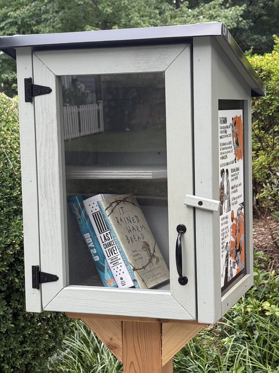 Tenleytown411's tweet photo. A Little Free Library on the 4200 block of Ingomar Street in Friendship Heights.

#LittleFreeLibrary #FriendshipHeights #FriendshipHeightsDC https://t.co/fz2Y6lZmDB