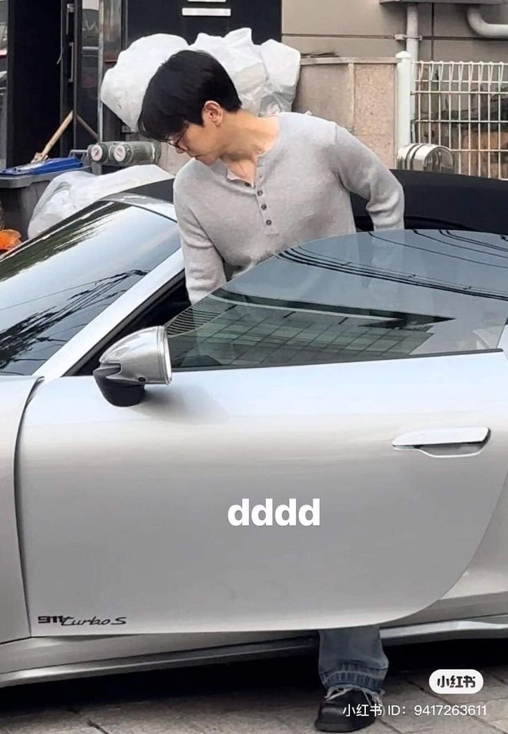 byunky_'s tweet photo. white and gray on Baekhyun 🙂‍↕️ https://t.co/F72rWzTPaQ