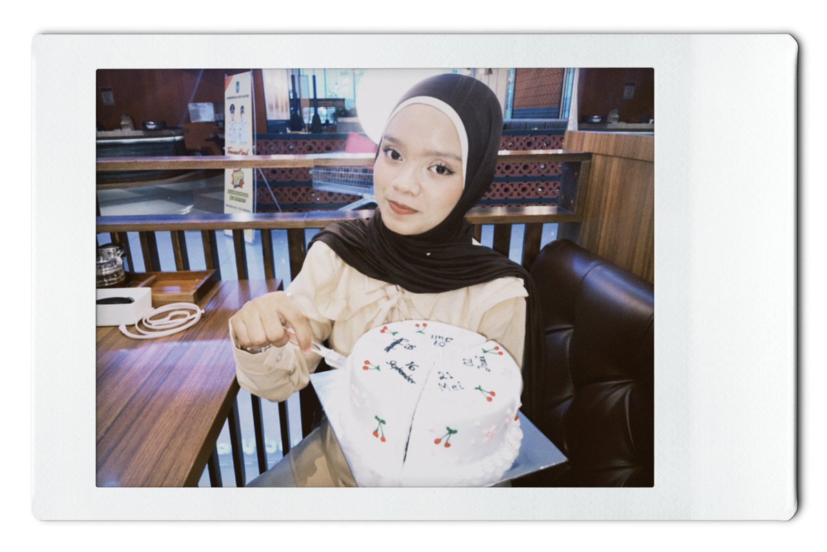 ohyulalala's tweet photo. merayakan ulang tahun w/ kwOn mOzzarella 🍰🤎🐈‍⬛🥨🥢

#ShottiesSelcaDay #SSD #OHYUL #오율 #LNGSHOT #롱샷 @LNGSHOT4sho https://t.co/sXEpcJBeJ6