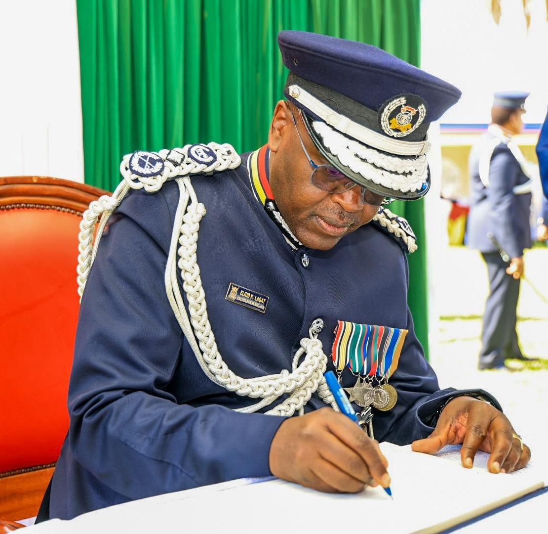 PoliceKE's tweet photo. Recruit Pass-Out Rehearsals in Photos: The DIG, Kenya Police Service, joins police recruits as they fine-tune their drills ahead of the pass-out ceremony. https://t.co/ptmwQ5Y98C