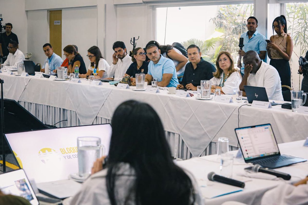 GarcesRojasJuan's tweet photo. En el bloque parlamentario del Valle escuchamos a la Gobernadora del Valle @DilianFrancisca y al Alcalde de Cali sobre el balance de la emergencia causada por el terremoto. 🇨🇴

Seguimos articulando esfuerzos para acompañar a las familias afectadas y avanzar en la recuperación de nuestro departamento.