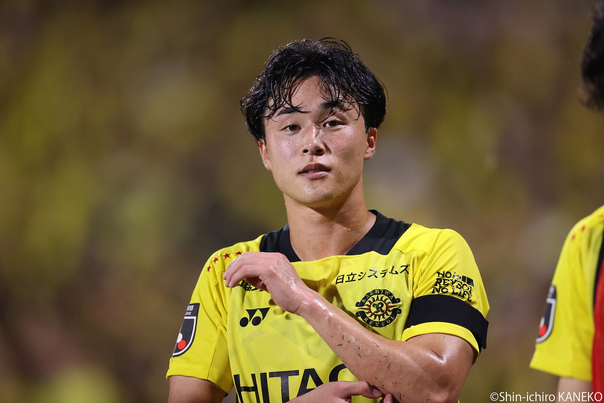 SoccerKingJP's tweet photo. ☀️取材記事📝
柏で存在感を高める弓場堅真「爪痕は残せている」久保藤次郎からの“お返し”アシストでJ1初ゴールを記録
https://t.co/GVL5Hesyys

🗣️編集部より
「80分からピッチに立ち、柏の4点目を決めた弓場。『ウイングからの攻撃はいい形』と久保のクロスに合わせて、J1初ゴールをマークしました」 https://t.co/r18qvNRBFn