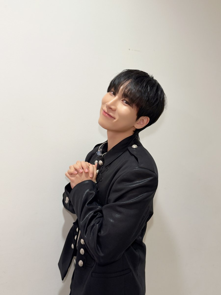 BTOBCOMPANY's tweet photo. [📂]

📂 B:CHIVE
└📁 260821 SEO EUNKWANG CONCERT <𝑴𝒚 𝑷𝒂𝒈𝒆> in TOKYO

도쿄에서 만난 MELODY,
오늘의 행복 잔뜩 안고 갑니다⁽⁽٩(๑˃ᗨ˂)۶⁾⁾

#비투비 #BTOB
#My_Page
#서은광 #SEOEUNKWANG
@BTOB_SEKwang https://t.co/MBDUlseAH4