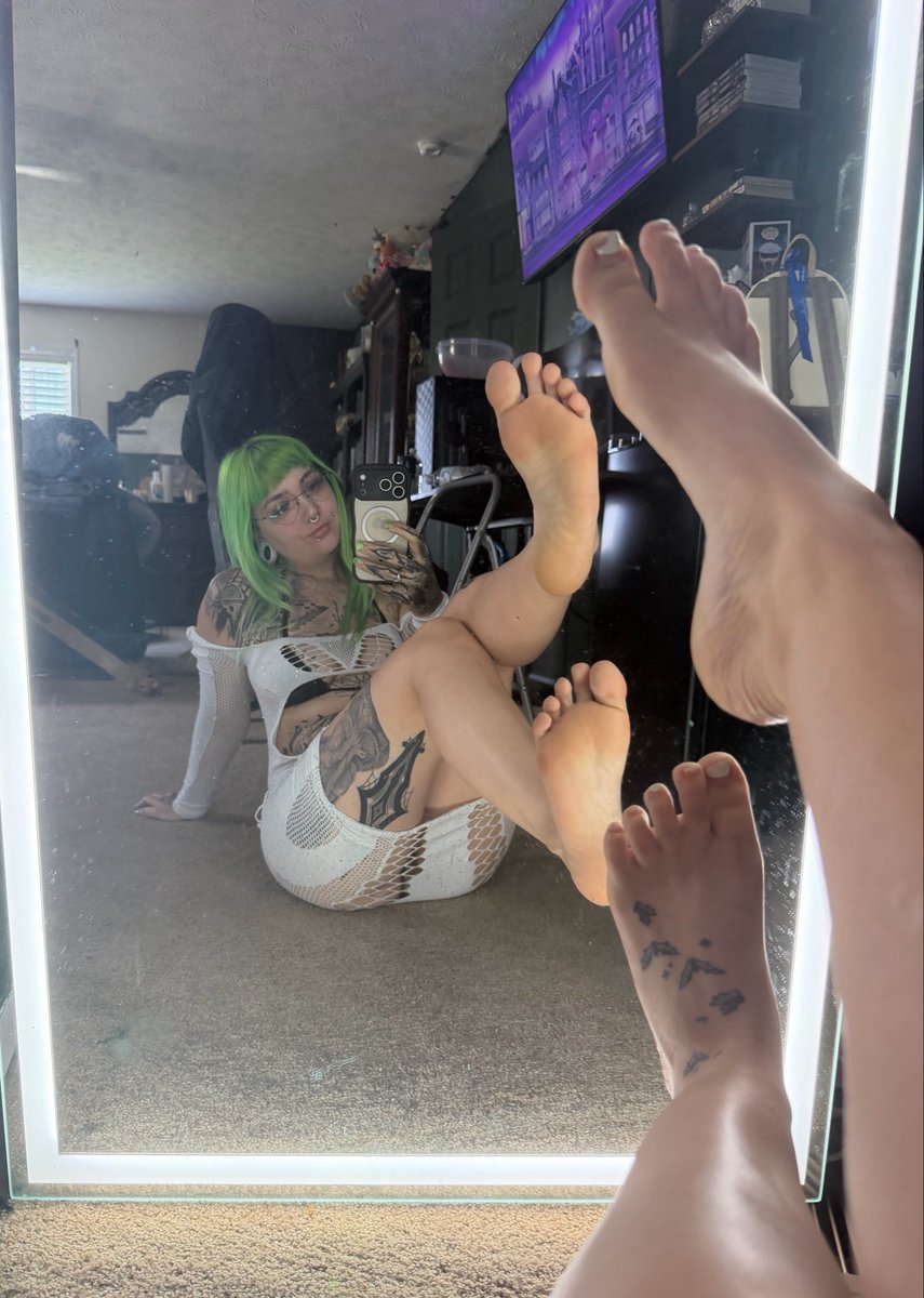 YourMasterCat's tweet photo. It doesn’t matter what angle of my soles you see, the entirety of a woman’s sole requires worship https://t.co/83wGMJWfWd