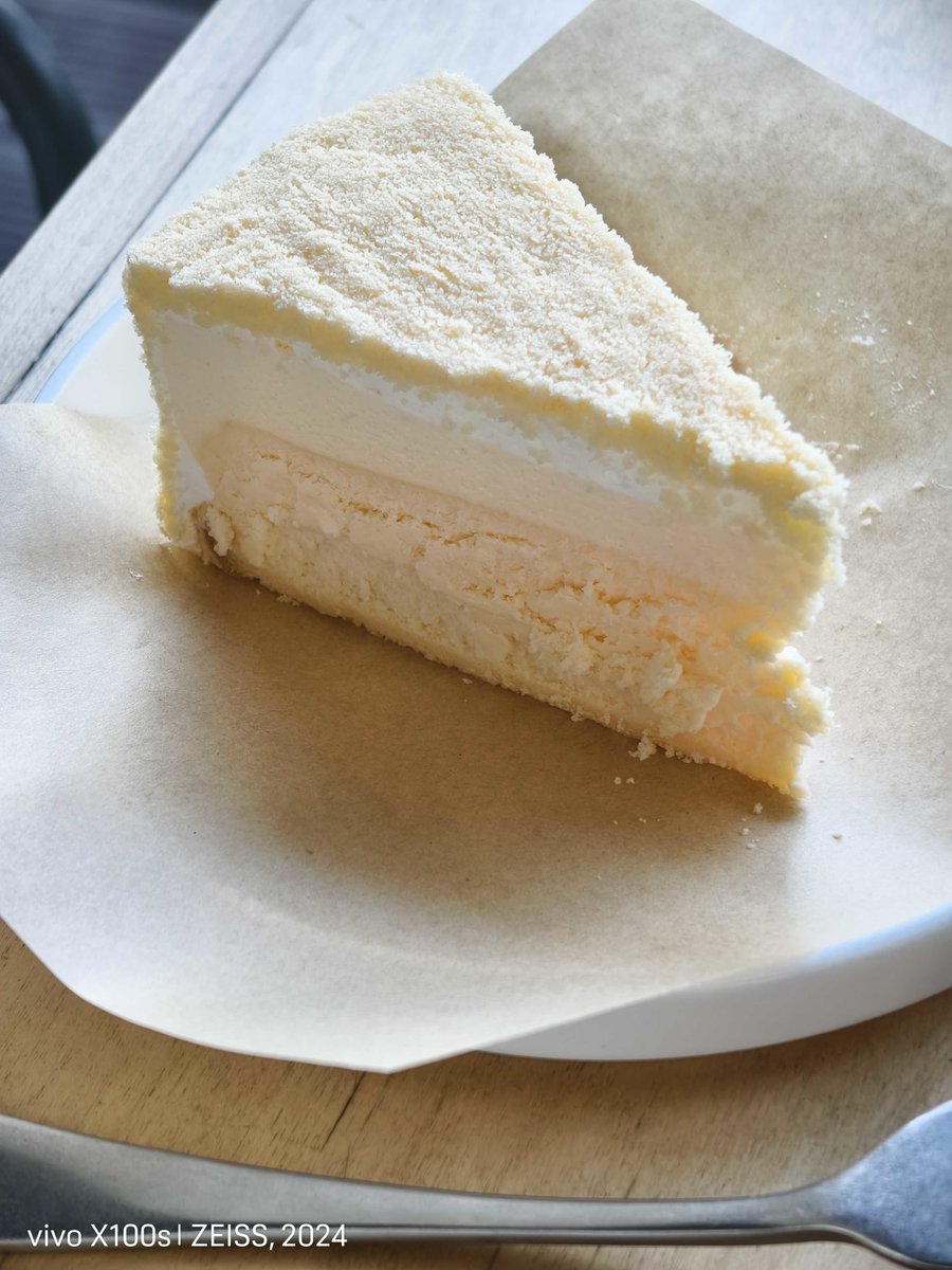 hanschr98912673's tweet photo. Just grabbed a warm crote with oozing salted caramel inside—this midday pick-me-up just made my whole day taste like joy! https://t.co/nRI3oR52xi