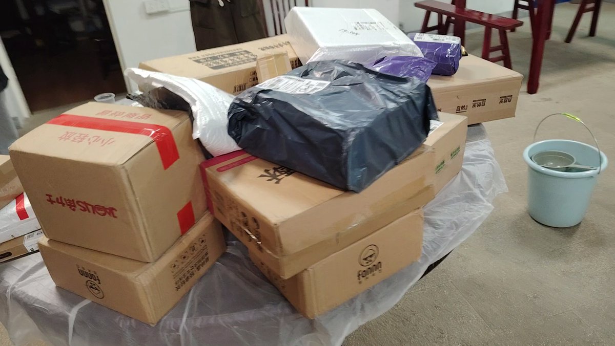 Connorbrown5153's tweet photo. Just got my online haul! Let’s unbox this mystery package and see what’s inside—fingers crossed for the perfect finds! https://t.co/NklrqmQuRk